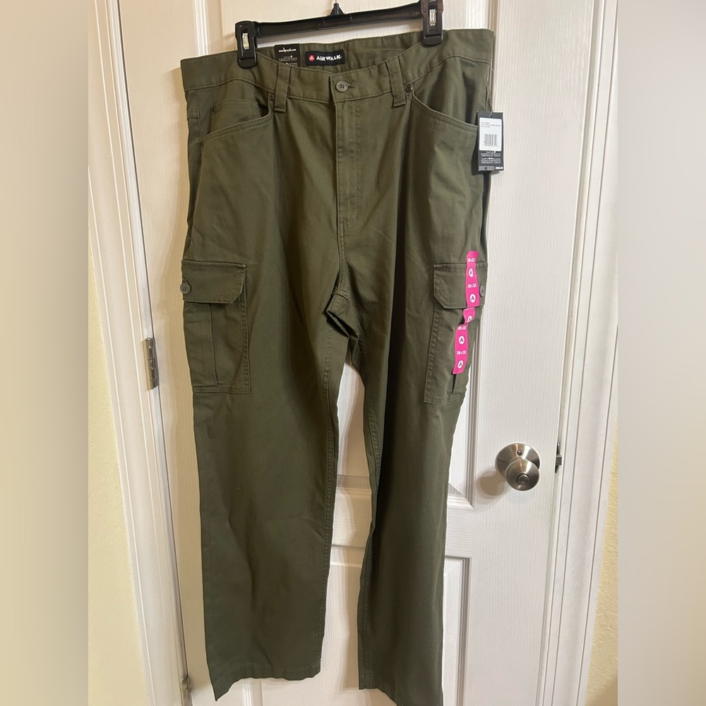 (NWT) Air Walk Army Green Cargo Pants